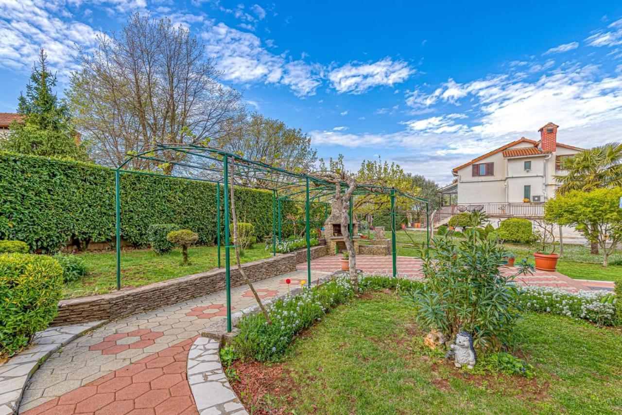 Apartment Flores Stari Pazin Exterior foto